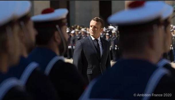 Emmanuel Macron, le 14 mai 2019, lors de la cérémonie d’hommage aux deux soldats des forces spéciales décédés le 10 mai lors d’une opération au Burkina Faso. Jacques Witt/SIPA