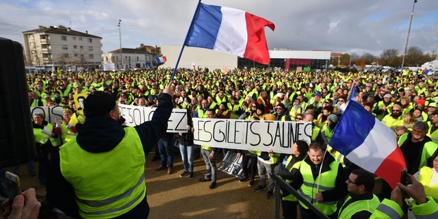 Manifestation de gilets jaunes à Rochefort le 24 novembre dernier. © XAVIER LEOTY Sociologie des gilets jaunes
