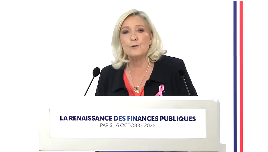 Marine Le Pen présente la trajectoire financière de son quinquennat. 