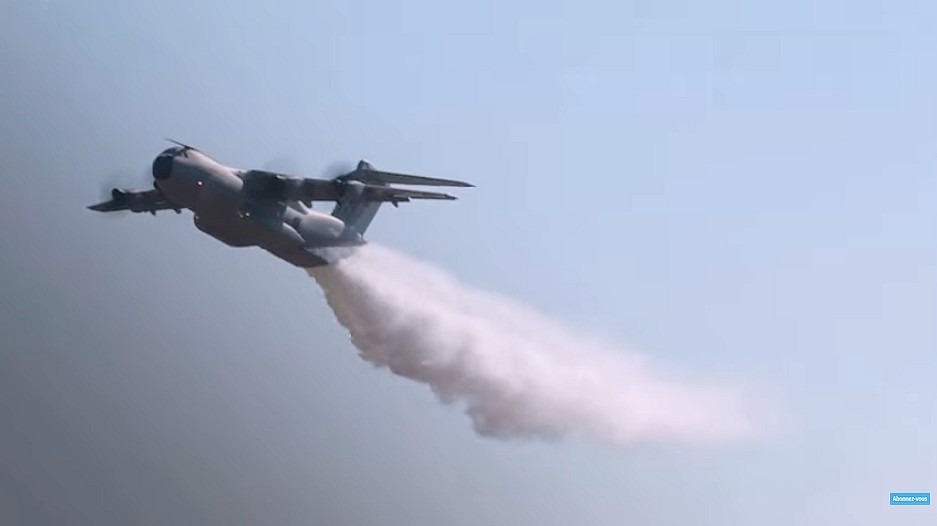 Incendies : Airbus transforme l’A400M, un avion militaire, en bombardier d’eau